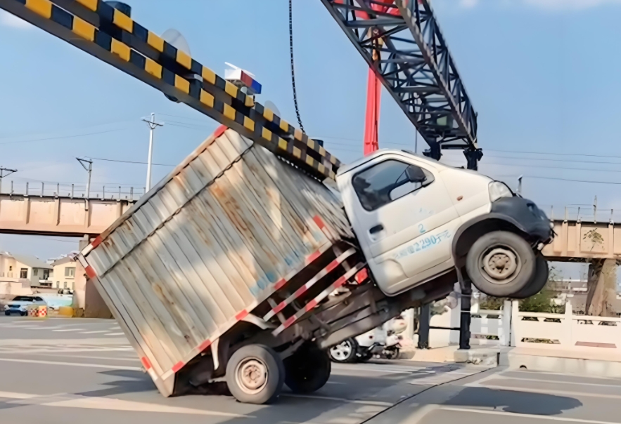 鐵跨公橋涵及限高架碰撞報警系統中，激光超高雷達起到什么作用？